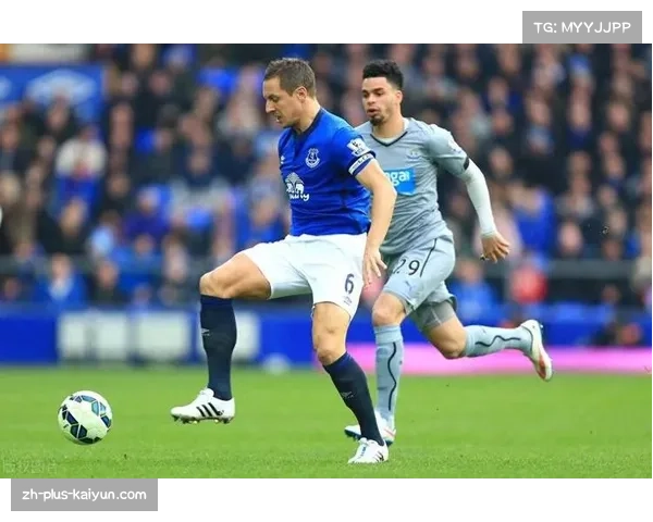 纽卡斯尔联迎战埃弗顿,两队中游位置争夺激烈 纽卡斯尔联迎战埃弗顿,两队中游位置争夺激烈